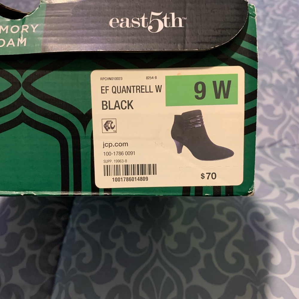 Here I am selling a size 9 heel!